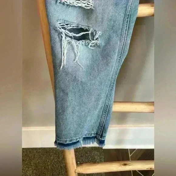 ✨Old Navy Size 8 Distressed high rise slouchy strait fit blue jeans - Picture 4 of 5
